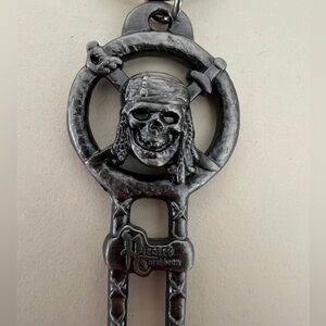 Disney Parks Pirates of the Caribbean Metal Keychain – 6” – Skull & Keys